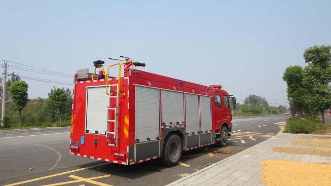 東風(fēng)天錦森林消防車(6噸)圖片