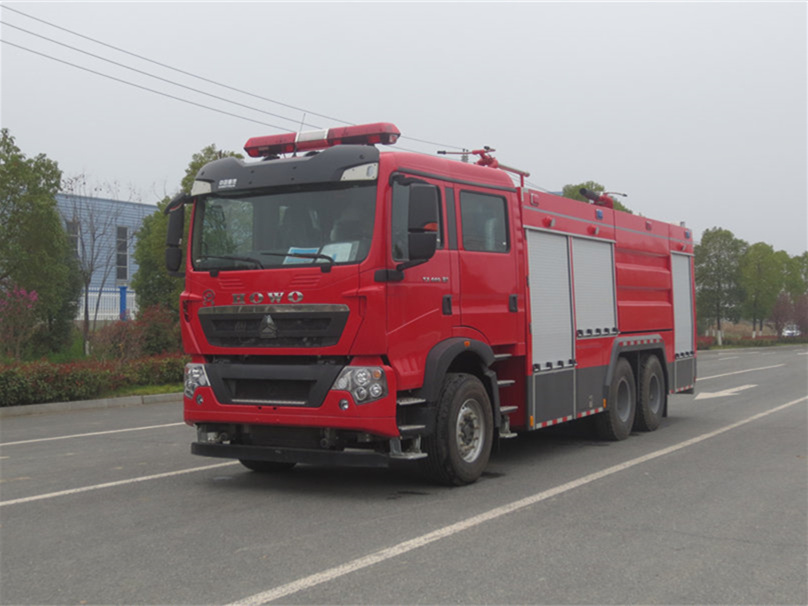 豪沃后雙橋干粉泡沫水三聯用消防車（10噸）